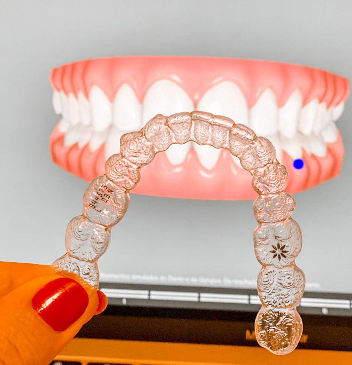 Alinhadores Invisalign transparentes para tratamento ortodôntico